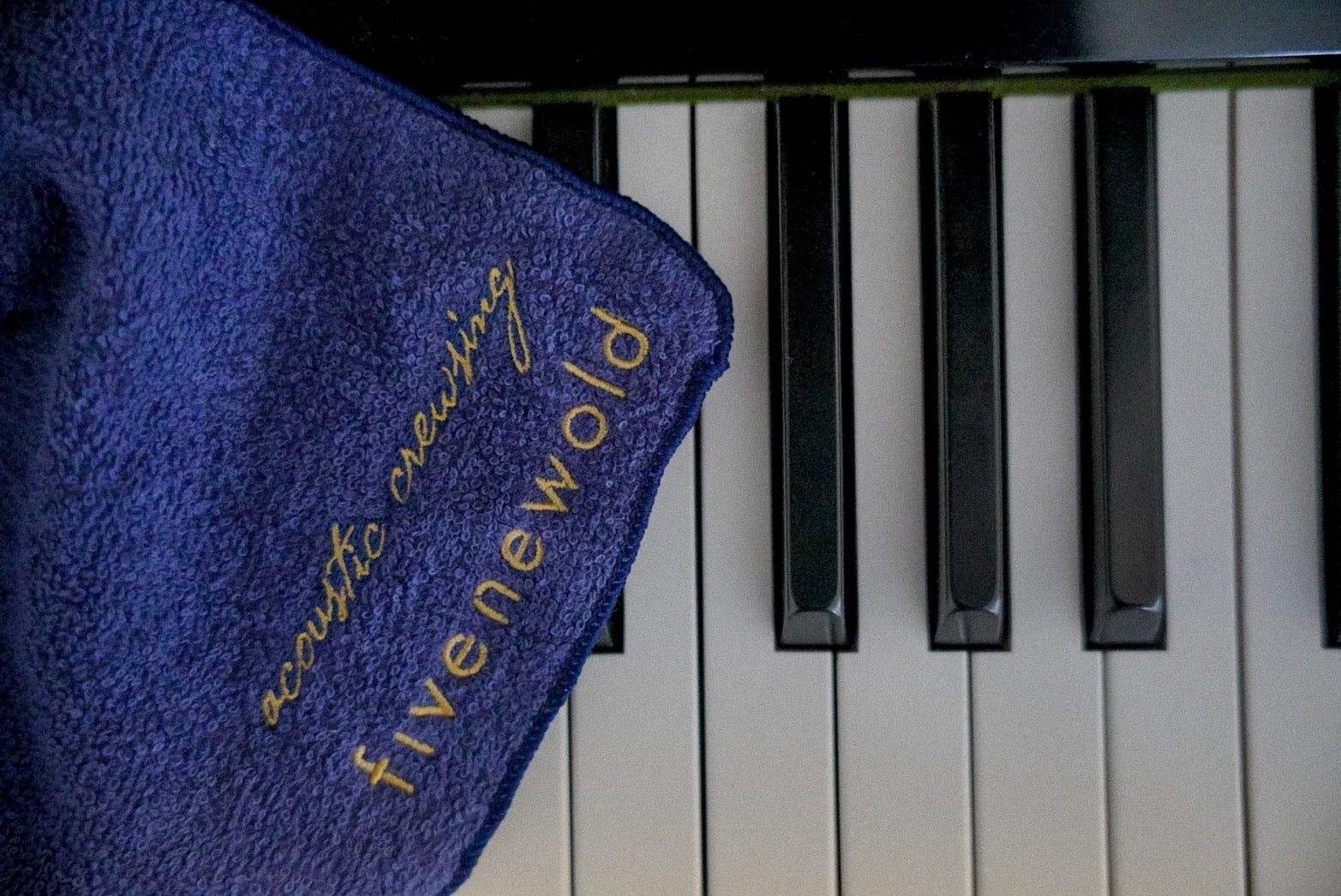 acoustic crewsing hand towel