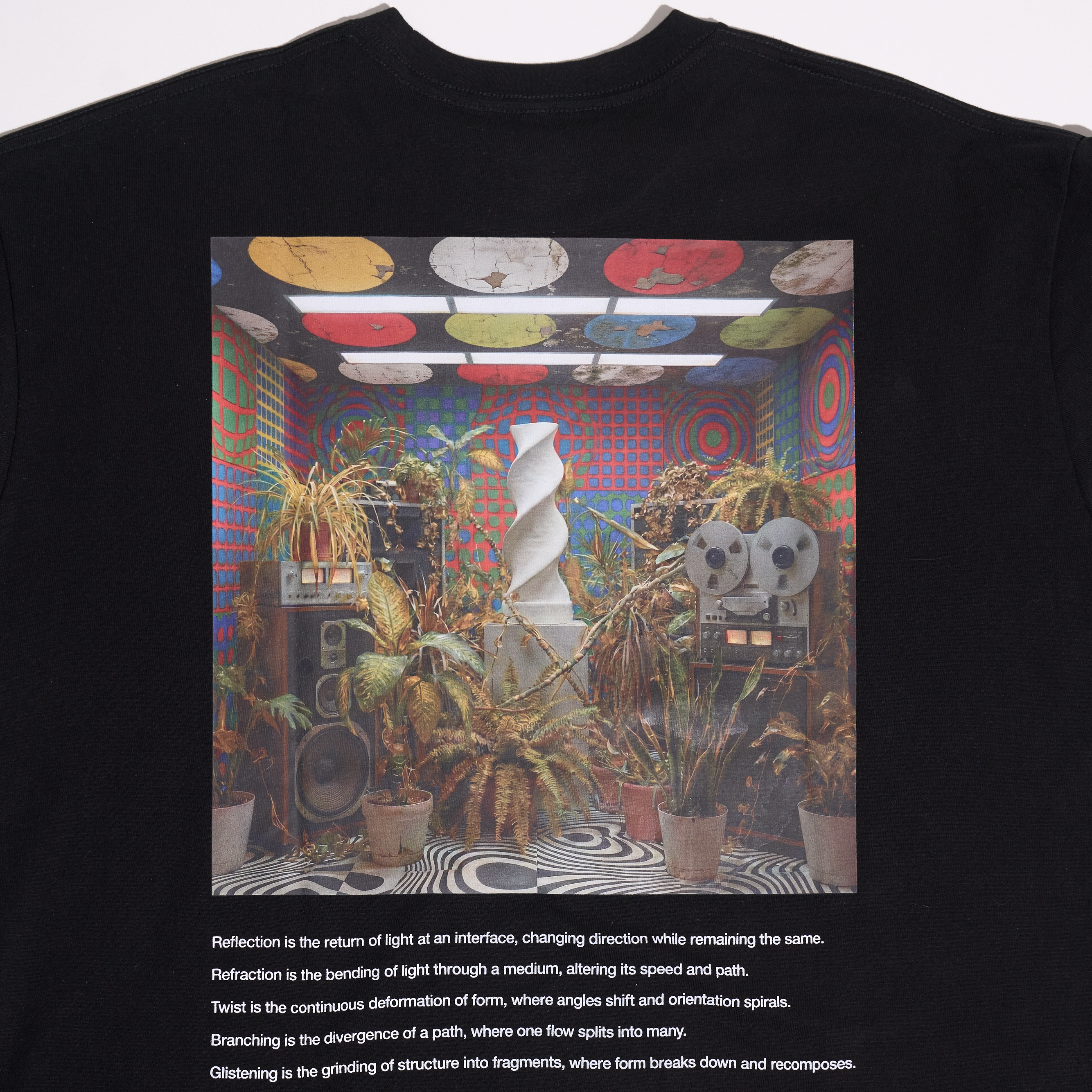 Twisting & Glistening Tシャツ