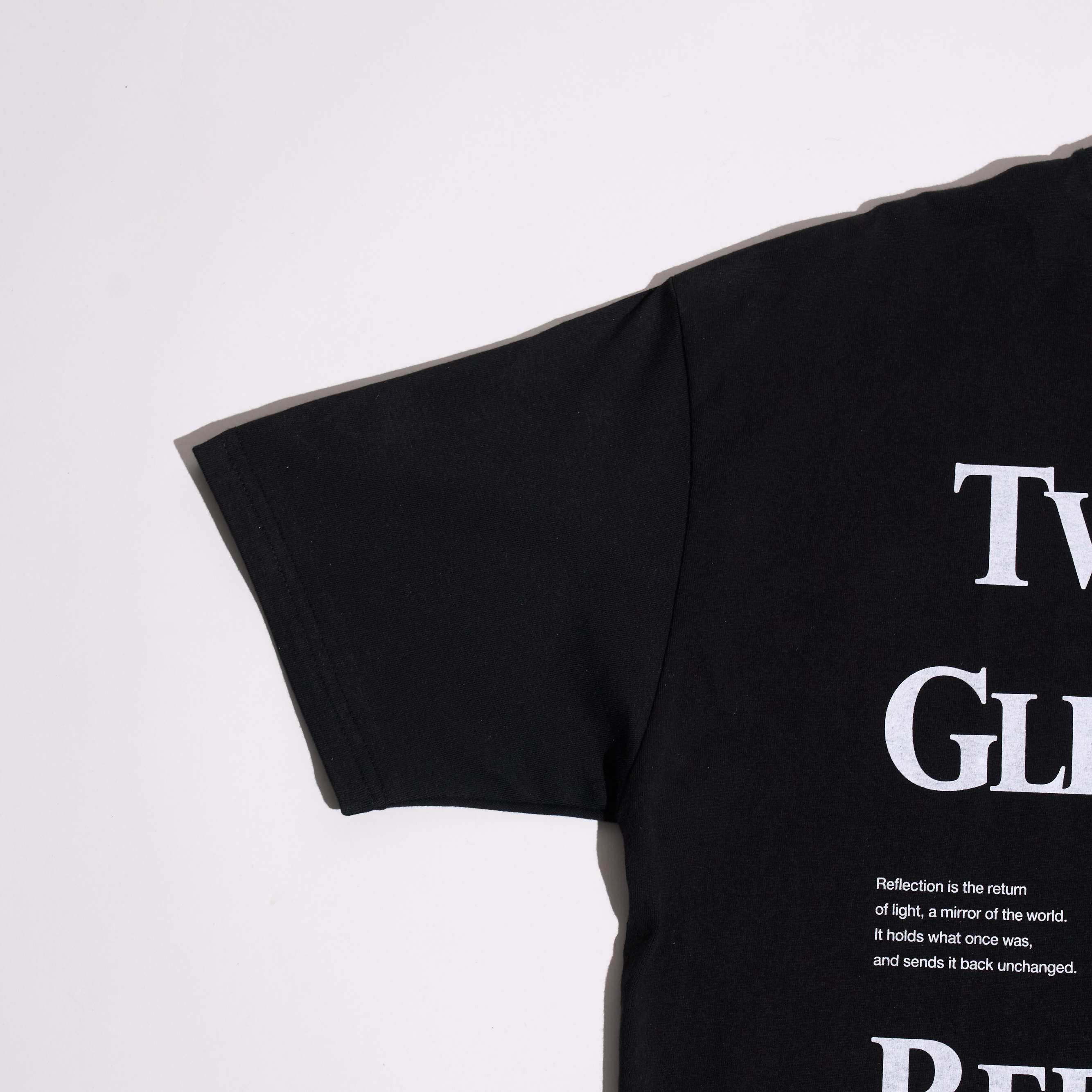 Twisting & Glistening Tシャツ