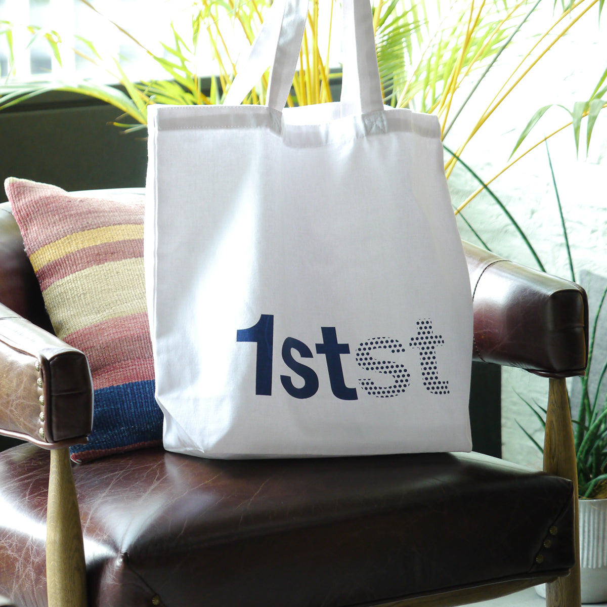 1STSTトートバッグ White